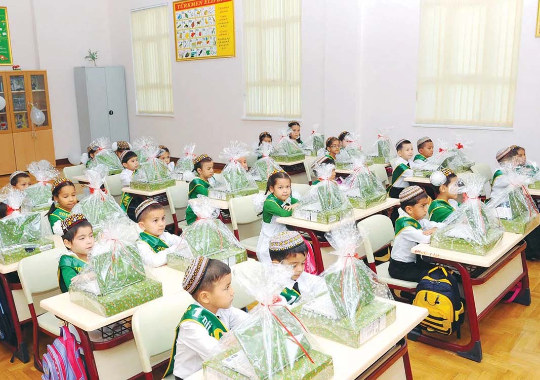 Awgust aýyndan başlap orta mekdepler çagalary birinji synpa kabul etmek üçin resminamalary kabul edip başlarlar