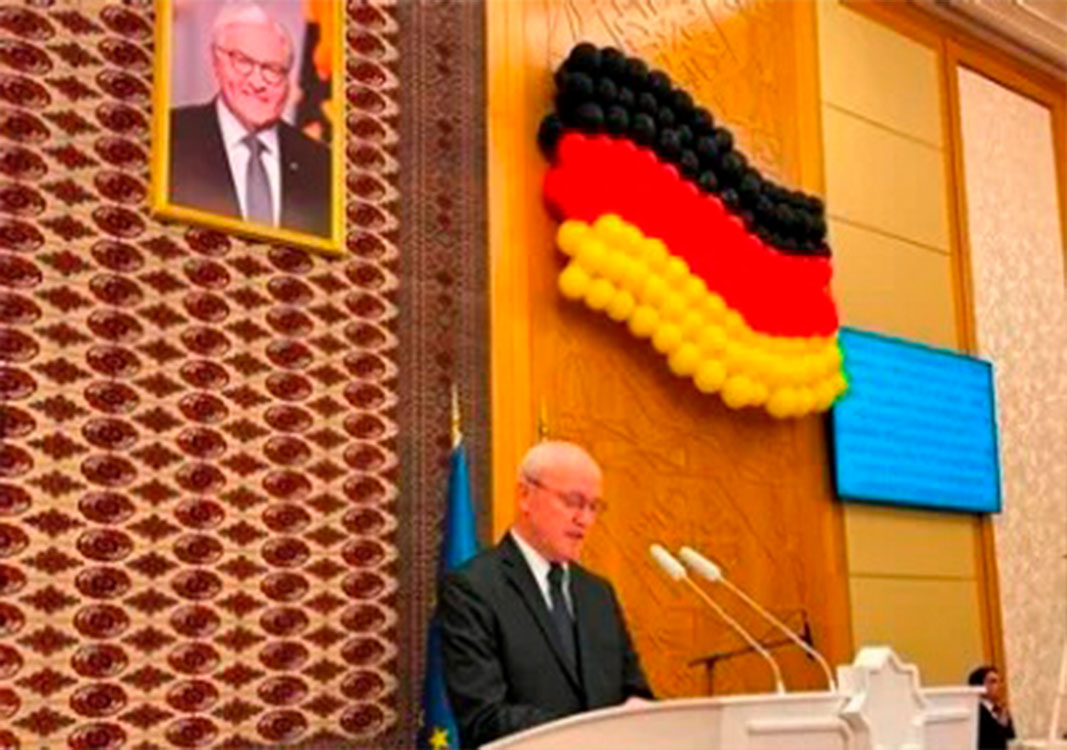 Aşgabatda Germaniýanyň Bitewüliginiň güni bellenildi